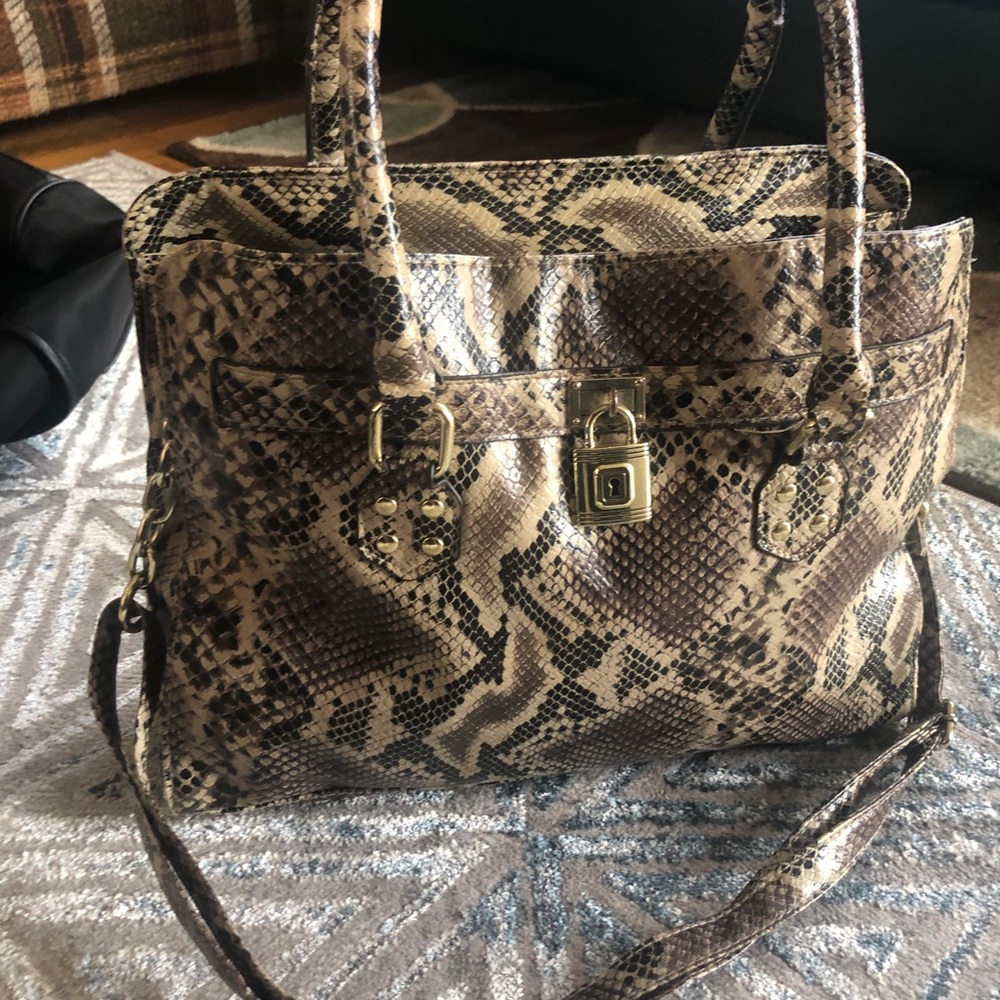 Hand bag